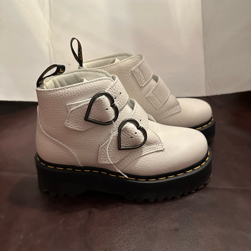 Dr Martens Devons